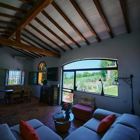 Villa Charming Only For You, A Hidden Gem 10mn Walk To Historic Center, Stunning View *